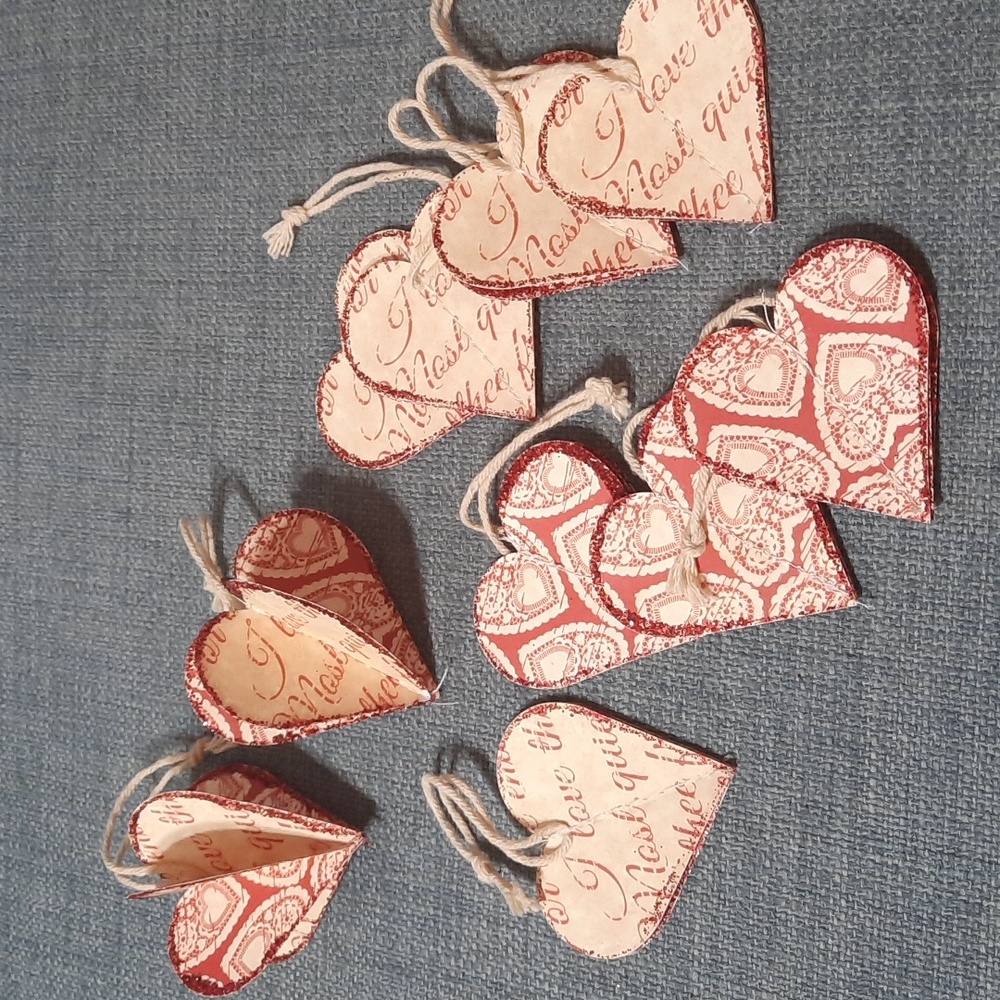 Valentine Love Vintage Inspired Paper Heart 3D Ornaments Set Glitter Accent NWT